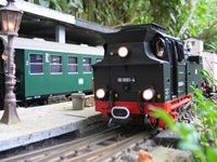 99 6001 am Bahnsteig