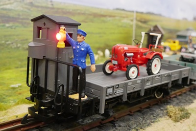 Güterwagen mit Rangierer